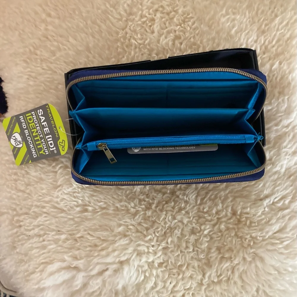 NWT Travelon RFID wallet - Picture 4 of 4